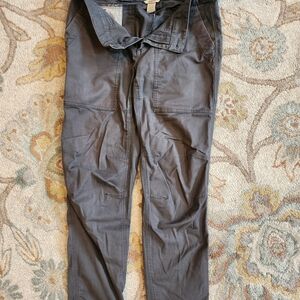 Duluth Trading Co, sixe 8 x 31" charcoal pants